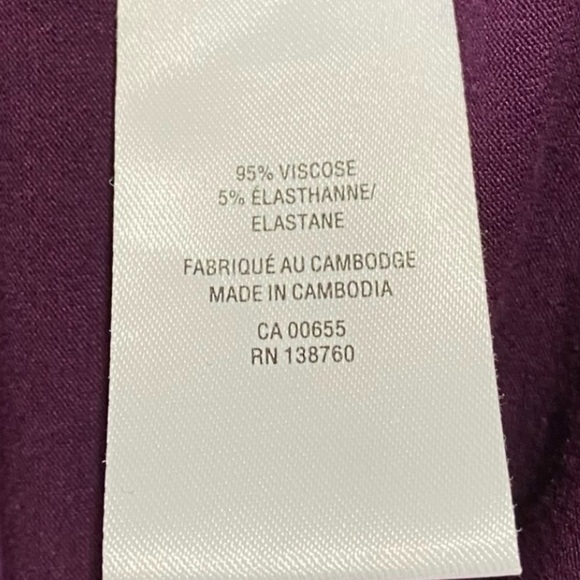 Reitmans, Plus-Size Relaxed Floral V-Neck Burgundy Top, 2X - Picture 5 of 9